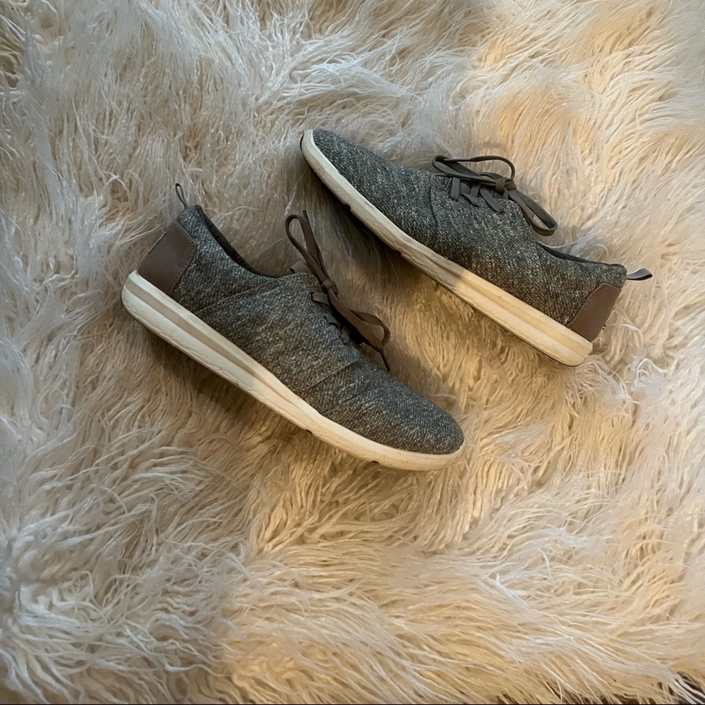 Toms canvas sneakers size 10